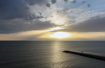 Obraz premium Enjoy the sunset from the sea romantic setting