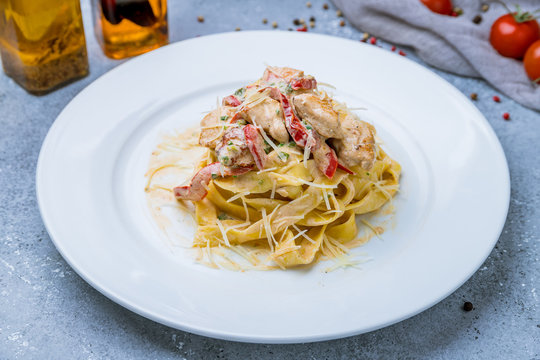 Pasta with chicken and sun-dried tomatoes in creamy sause