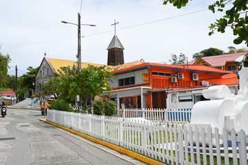 Le bourg des Saintes et son clocher © Stéphane