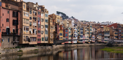 Fototapeta na wymiar Houses over the river, Girona.