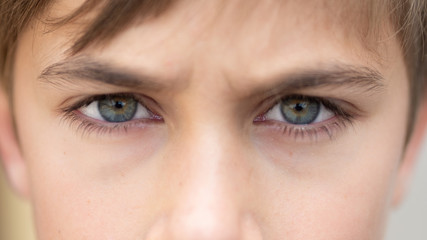 Fototapeta premium Niebieskie oczy chłopca.