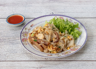 Thai Style Large Noodle Dish (Gwateoy Kuar Ghai)