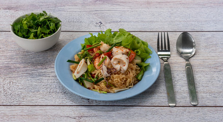 Pad Mama with Prawns 