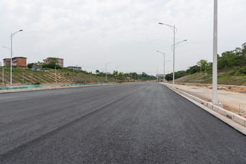 Fototapeta premium Widok perspektywiczny nowej drogi asfaltowej
