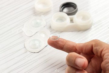 Female finger with contact lens - 338117318