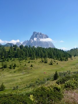 monte Pelmo visto da pian dei Baldi in un giorno estivo