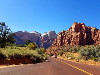 droga w kanionie © MICHAL