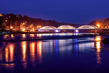 Fototapeta na wymiar Oświetlony Most w Krościenku nad Dunajcem.