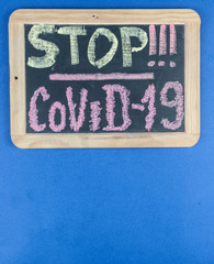 Obraz premium Quarantine. Outbreak Warning. written white chalk on blackboard in connection with epidemic of coronavirus worldwide.