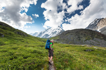 Fototapeta premium Hiker in the mountains on the Altai