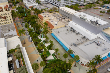 Miami Beach Lincoln Road shops closed observing social distancing order by president Trump shot...