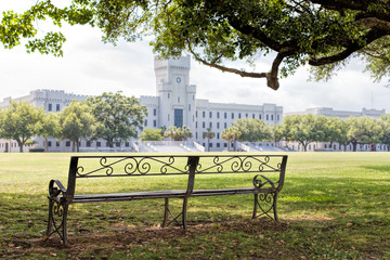 Obraz premium A bench overlooking the green at the Citadel
