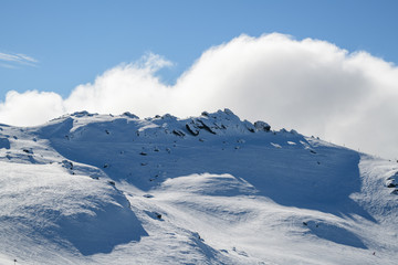 Fototapeta na wymiar Snow peak in south island, New Zealand. Photograph in winter 2019.