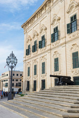 Obraz premium Malta / Malta 03.09.2015. Main gate of La Valletta town hall, Malta