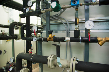 Manometer, pipes and faucet valves of heating system