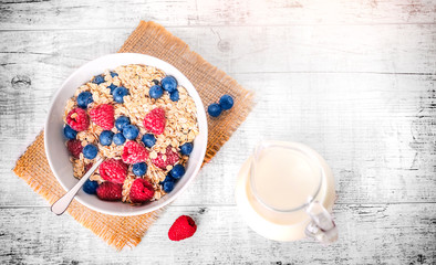 Oat flakes with berries like raspberries and blueberries.