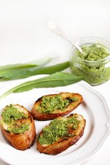 Pesto of wild garlic  with sunflower seeds and toasted baguette