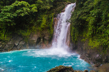 Fototapeta na wymiar Río Celeste waterfall
