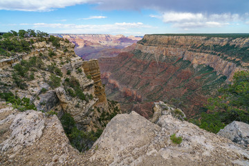 trail view point on the rim trail at the south rim of grand canyon in arizona, usa