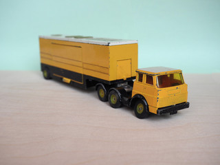 Naklejka premium yellow toy lorry