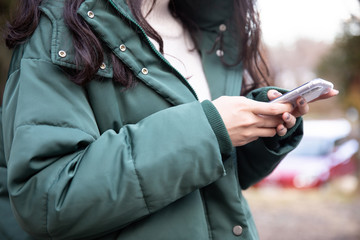 携帯電話を操作する女性の手元　mobile phone