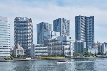 Fototapeta na wymiar tokyo city skyline with river