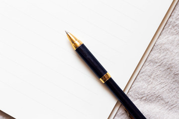 手紙　便箋とボールペン