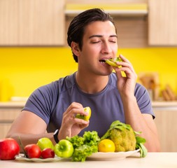 Obraz premium Young man in dieting and healthy eating concept