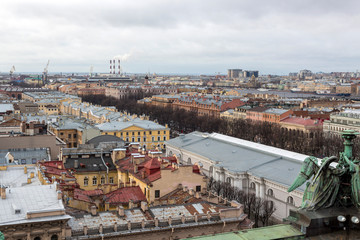 Fototapeta na wymiar View of St. Petersburg from the observation deck of St. Isaac's Cathedral