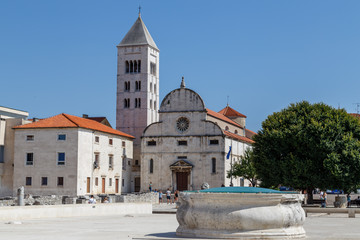 Fototapeta premium ZADAR / CROATIA - AUGUST 2015: Square in front of the old church in the historic centre of Zadar town, Croatia