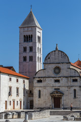 Fototapeta na wymiar ZADAR / CROATIA - AUGUST 2015: Square in front of the old church in the historic centre of Zadar town, Croatia