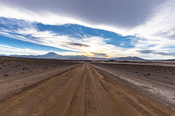 Fototapeta na wymiar Unterwegs mit dem Auto in Chile.