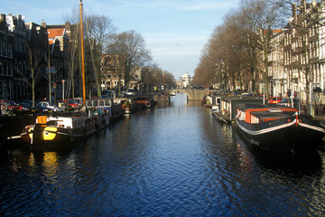 Fototapeta na wymiar Canals and houseboats in Amsterdam, Holland