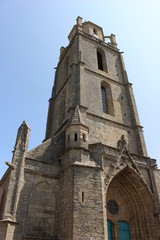 Façade de l'église Saint-Guénolé à Batz-sur-Mer (contreplongée de biais)