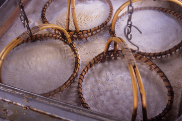 日本の伝統食品 ,干貝柱,貝柱を塩水でゆでる