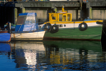 Fototapeta na wymiar Boats in Irish harbor, Cork, Ireland