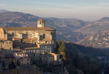 Fototapeta na wymiar Historic building in Perugia surrounded by hills