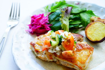 鶏肉のラビゴットソース添え