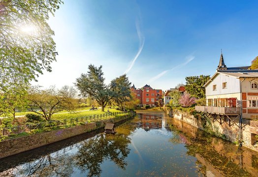 sch&ouml;nes Essen Kettwig mit Spiegelung im Fr&uuml;hling