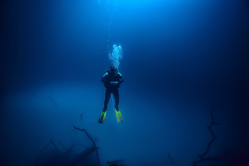 Obraz na płótnie Canvas cenote angelita, mexico, cave diving, extreme adventure underwater, landscape under water fog