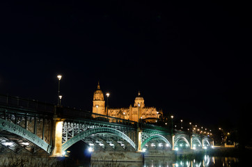 Fototapeta na wymiar Salamanca de noche 