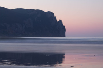 Playa española en atardecer