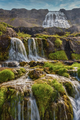 Obraz premium Wspaniałe wodospady Dynjandi (Fjallfoss) w regionie Fiordów Zachodnich na Islandii