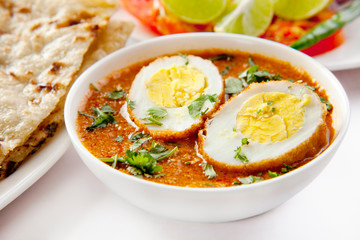 Simple egg curry with naan bread , indian food
 - obrazy, fototapety, plakaty