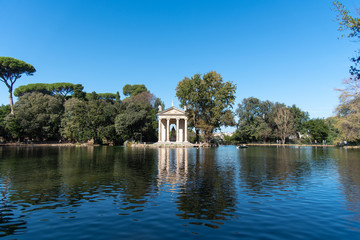 Obraz premium Beautiful park in Paris, France