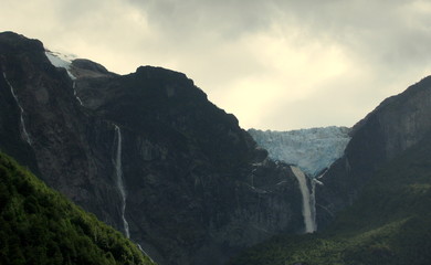 Ventisquero Colgante