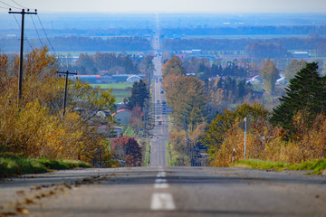 北海道の直線道路、天に続く道