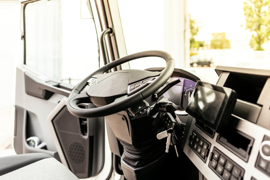 Int&eacute;rieur d'une cabine de camion