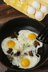 Scrambled eggs with mushrooms and onions macro