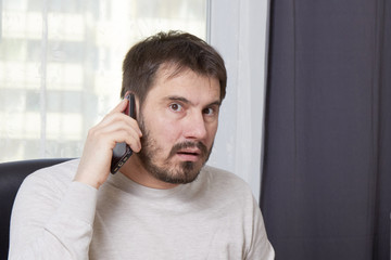 Obraz premium a man looking for work online unemployment concept